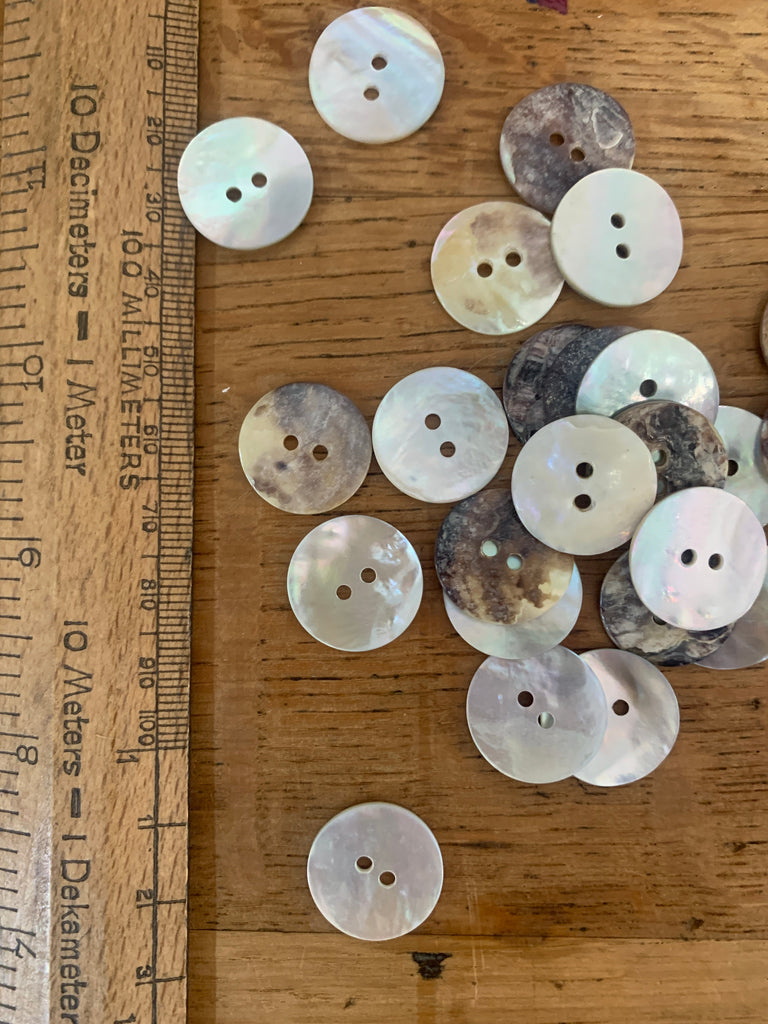 The Button Company Buttons Agoya Shell Button - 18mm