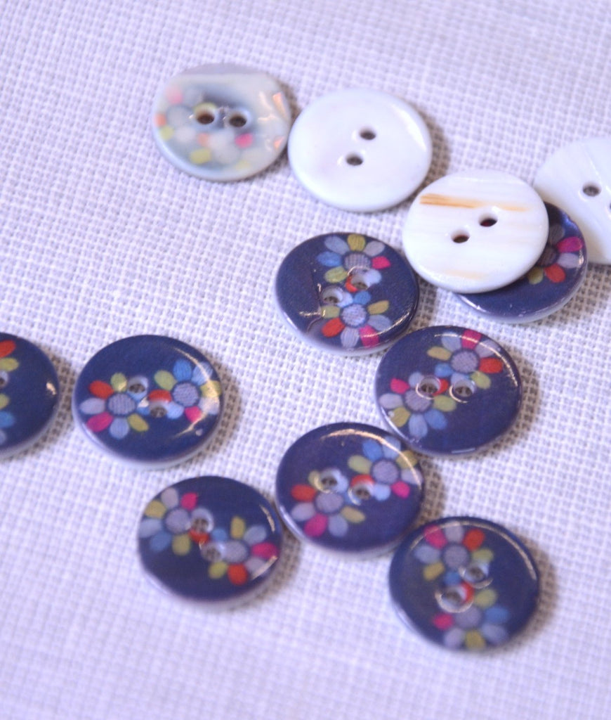 The Button Company Buttons Flower Motif Printed River Shell Button - 15mm - Blue