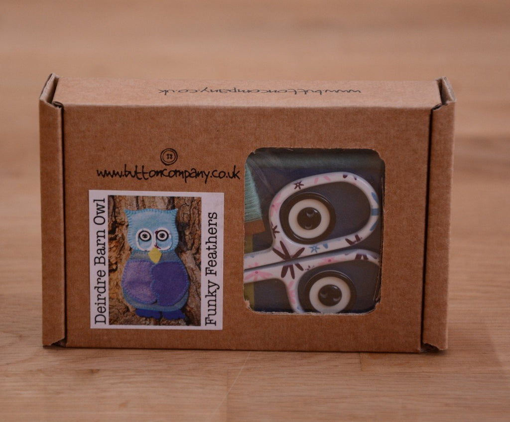 The Button Company Kits Funky Feathers Deirdre Barn Owl - Scissor Keep & Needle Case