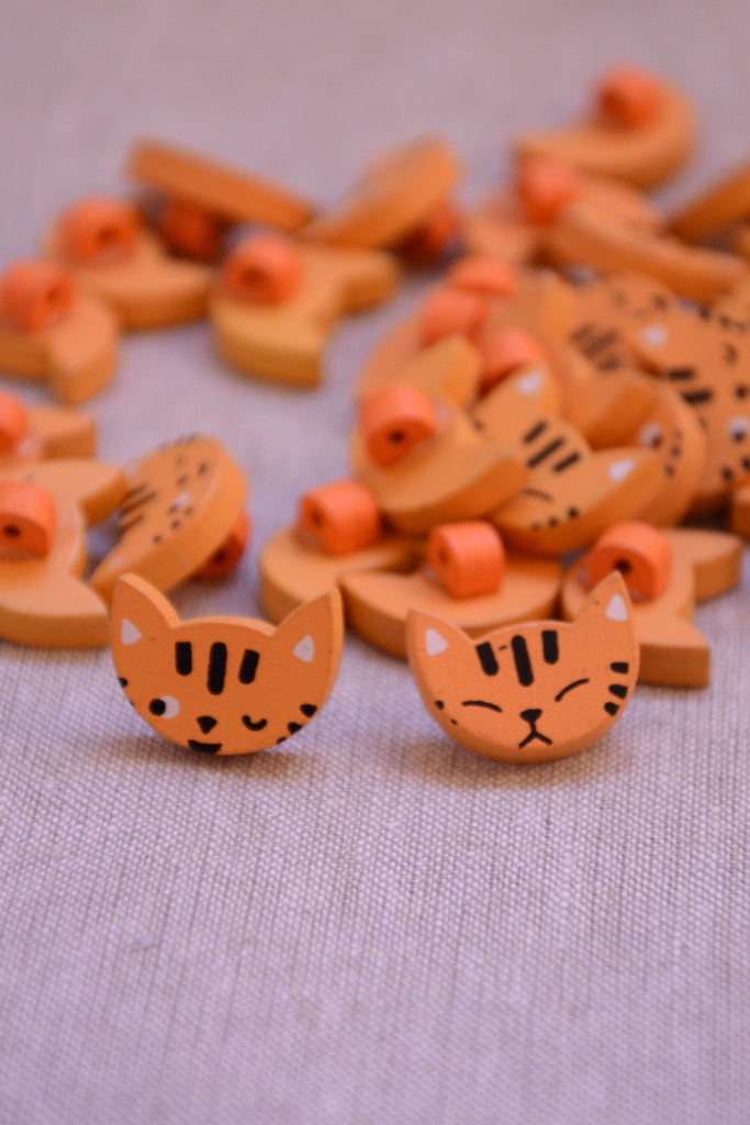 Unbranded Buttons Wooden Cat Face Button - 20mm