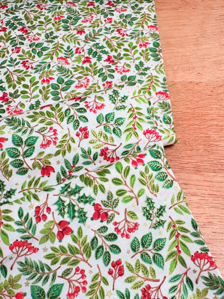 Christmas Foliage Scatter - Classic Foliage - Makower Christmas Fabric - The Eternal Maker - UK Fabric Shop