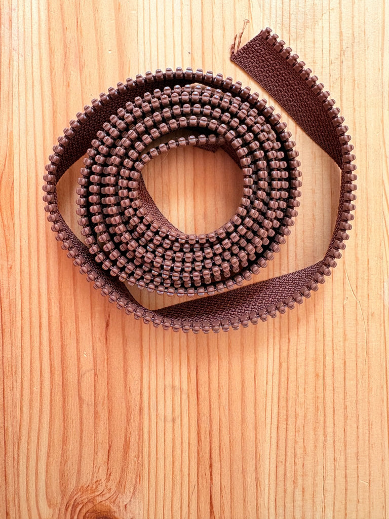 Free - style Zip Side Earth Brown 568 - The Eternal Maker - UK Fabric Shop