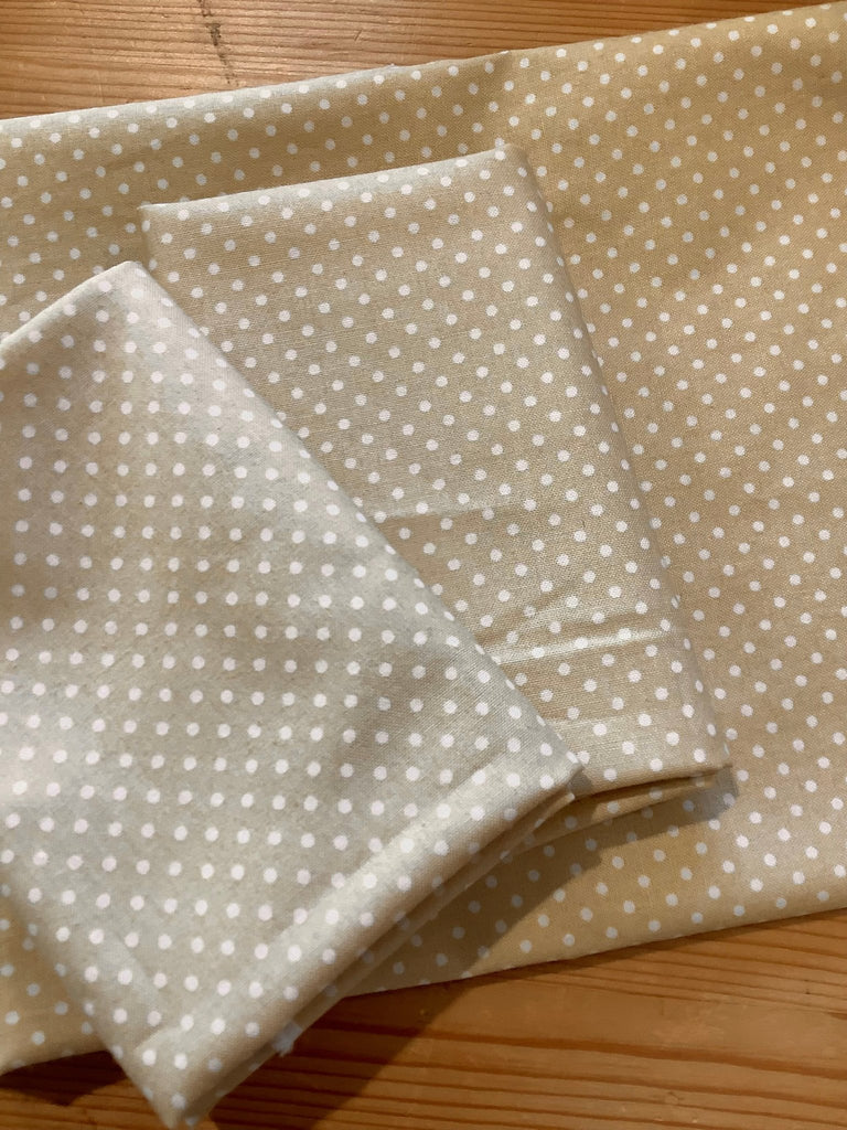 Spot On - Beige - Makower Fabrics - pre cut fat quarters - The Eternal Maker - UK Fabric Shop