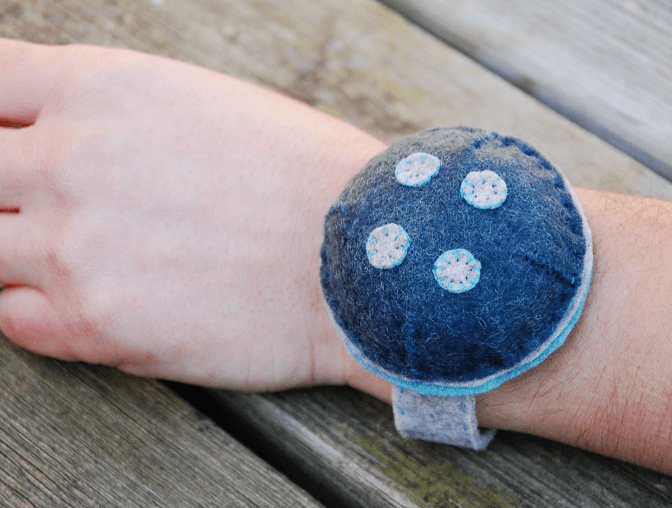 Button Wrist Pincushion Kit - The Eternal Maker - UK Fabric Shop