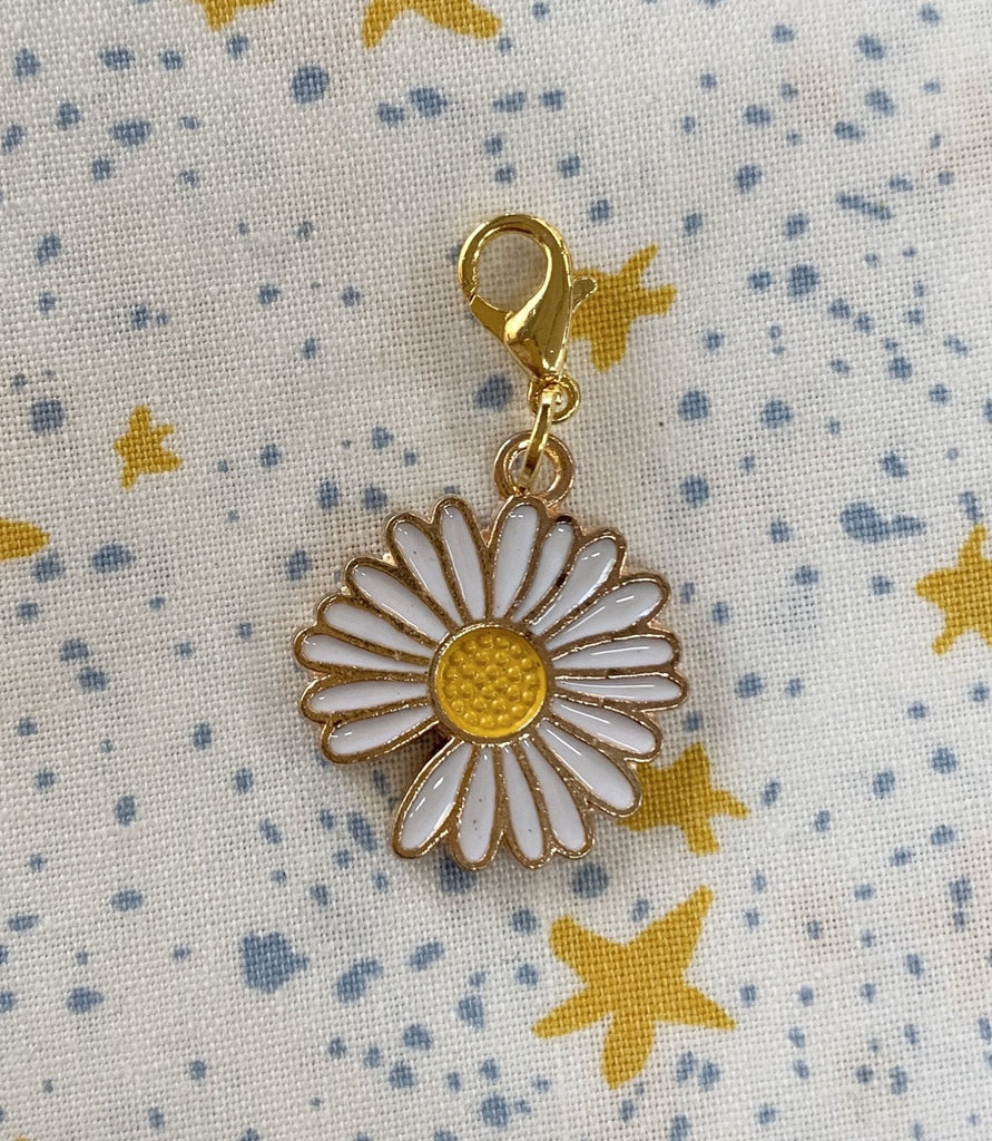Daisy - Zipper Charm/ Stitch Marker - The Eternal Maker - UK Fabric Shop