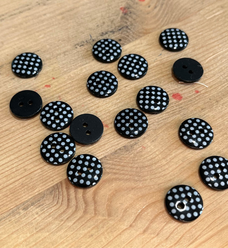 Groves Buttons Black Grid Spot Button - 13mm