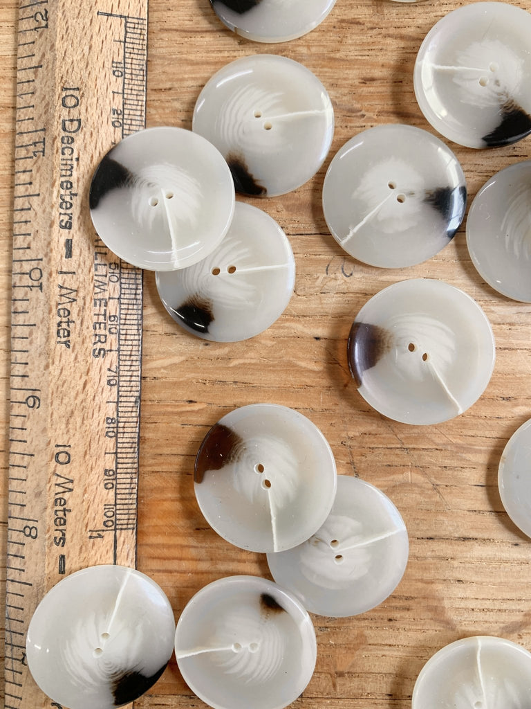 High Shine Okapi Horn Button - 28mm - The Eternal Maker - UK Fabric Shop