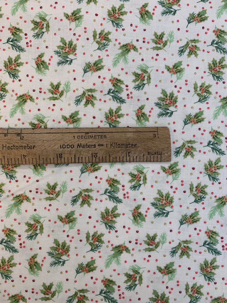 Holly Spray Ivory - Classic Foliage - Makower Christmas Fabric - The Eternal Maker - UK Fabric Shop