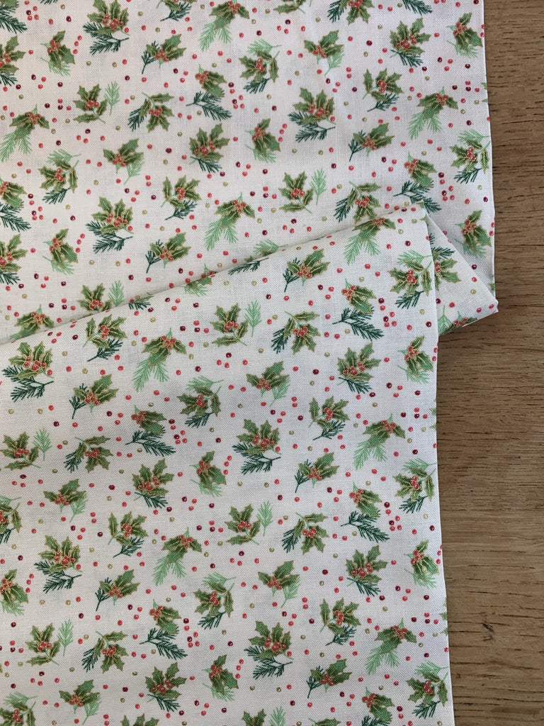 Holly Spray Ivory - Classic Foliage - Makower Christmas Fabric - The Eternal Maker - UK Fabric Shop