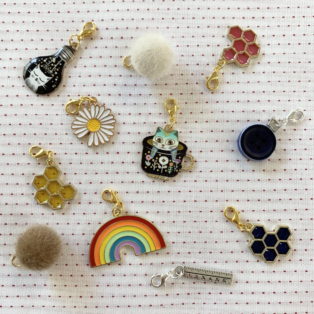 Honeycomb in Pink - Zipper Charm/ Stitch Marker - The Eternal Maker - UK Fabric Shop