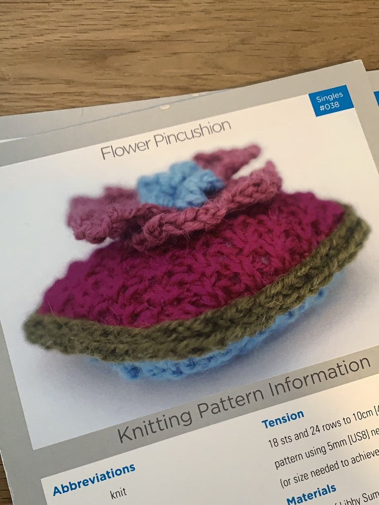 Libby Summers Knitting Patterns Flower Pincushion - Knitting Pattern by Libby Summers