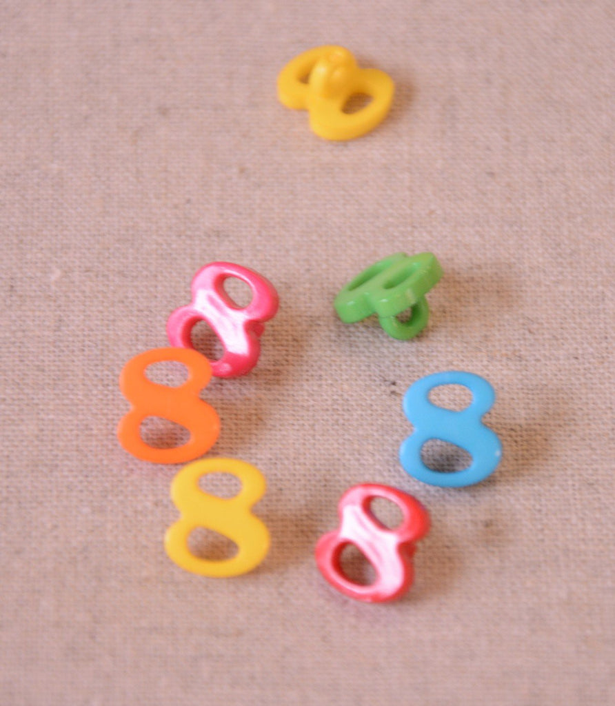 Number '8' Shank Button - 11mm - The Eternal Maker - UK Fabric Shop