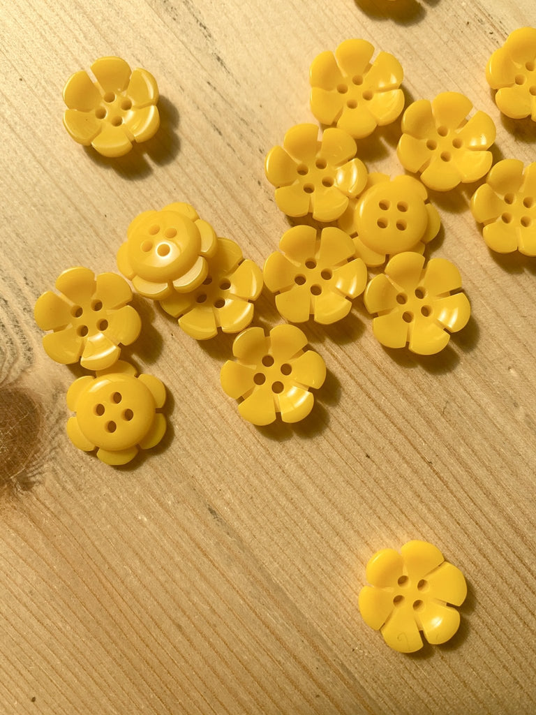 Petal Flower Button - Solid Yellow - 15mm - The Eternal Maker - UK Fabric Shop