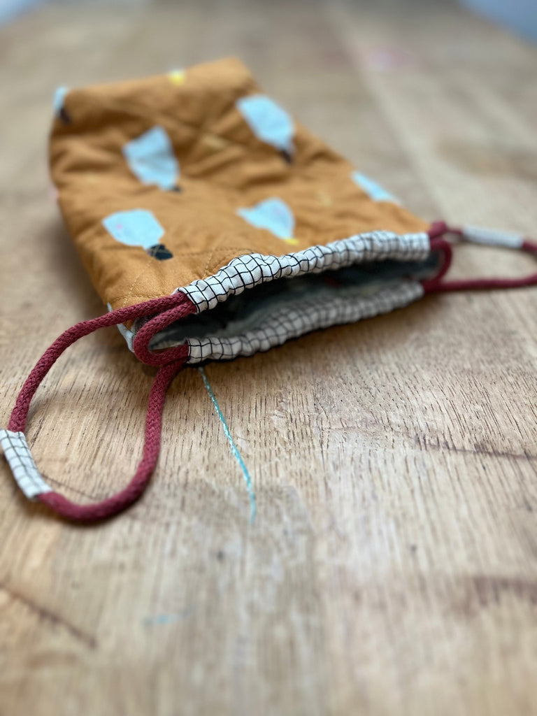 Shampoo Ladies - Quilted Drawstring Bag - The Eternal Maker - UK Fabric Shop