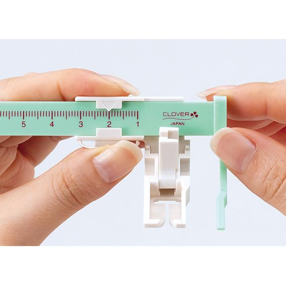Sliding Stitch Guide Foot - Clover - The Eternal Maker - UK Fabric Shop