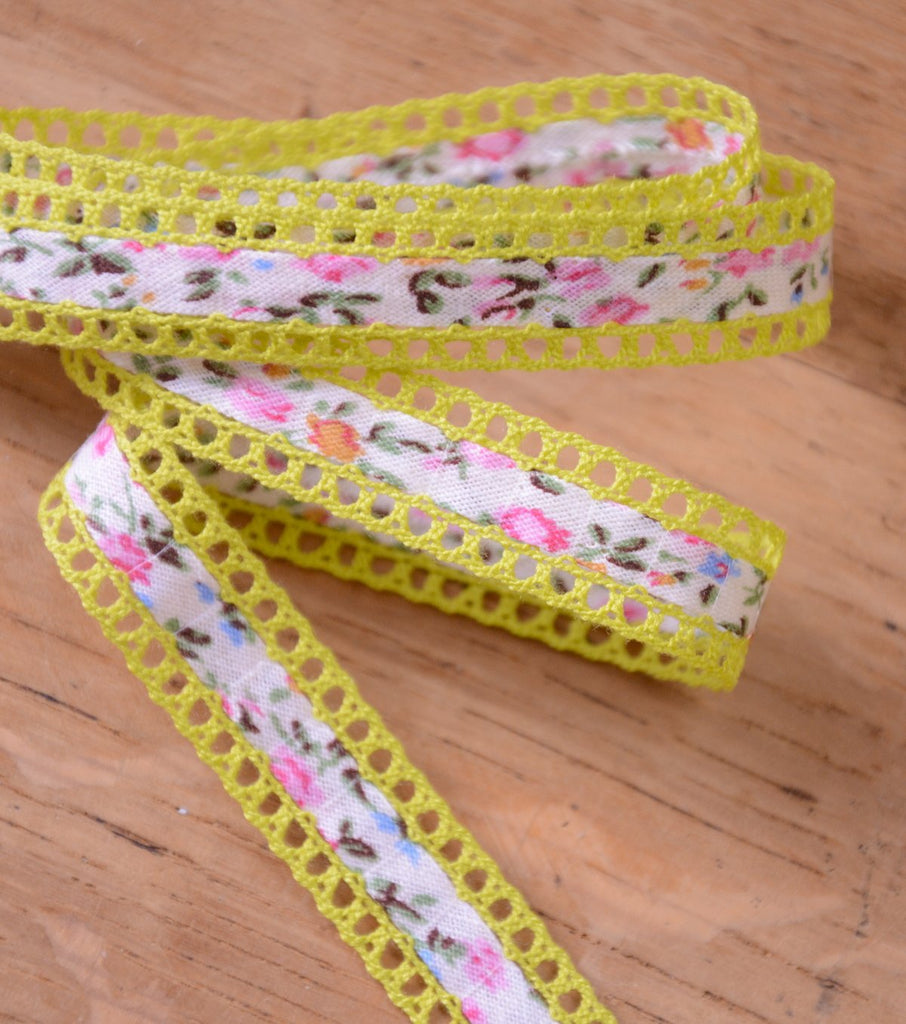 Stephanoise Ribbon and Trims Lace with Flowers - 15mm - Lime