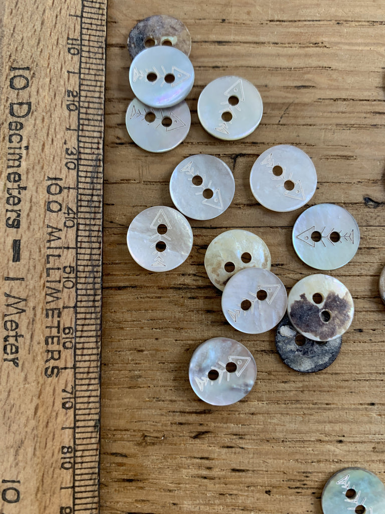 The Button Company Buttons Fishbones Button - Shell- 11mm