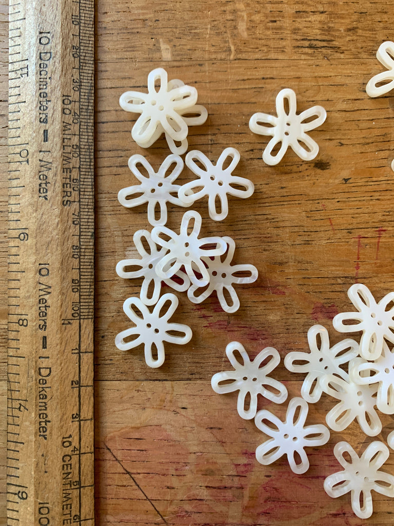 The Button Company Buttons Flower Cut Out Button - 20mm - Cream