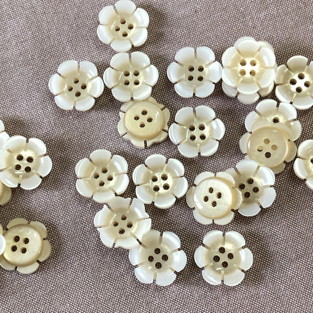 The Button Company Buttons Petal Flower Button - Cream - 16mm