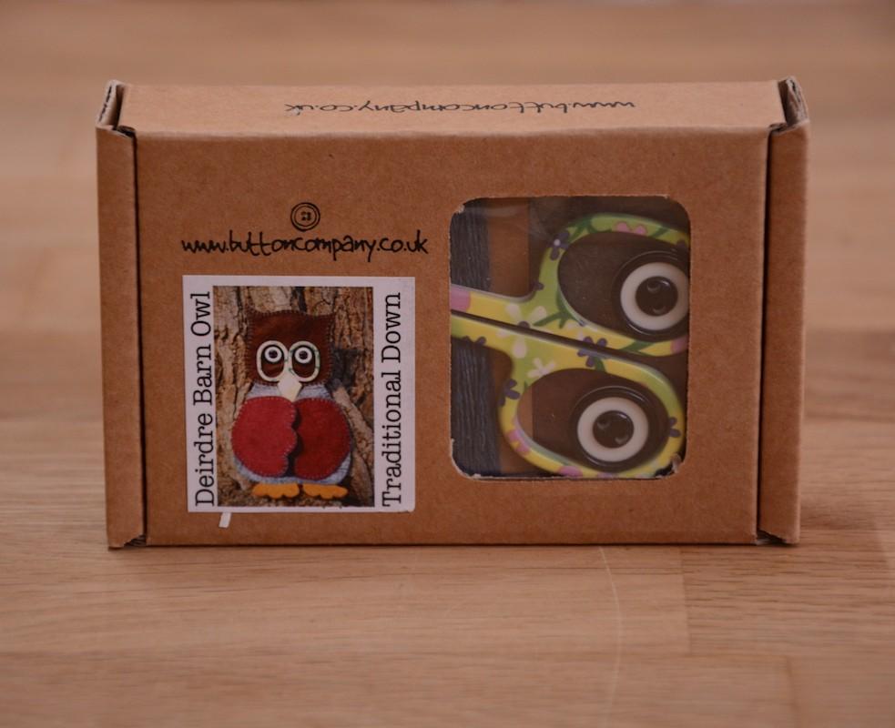 The Button Company Kits Traditional Down Deirdre Barn Owl - Scissor Keep & Needle Case