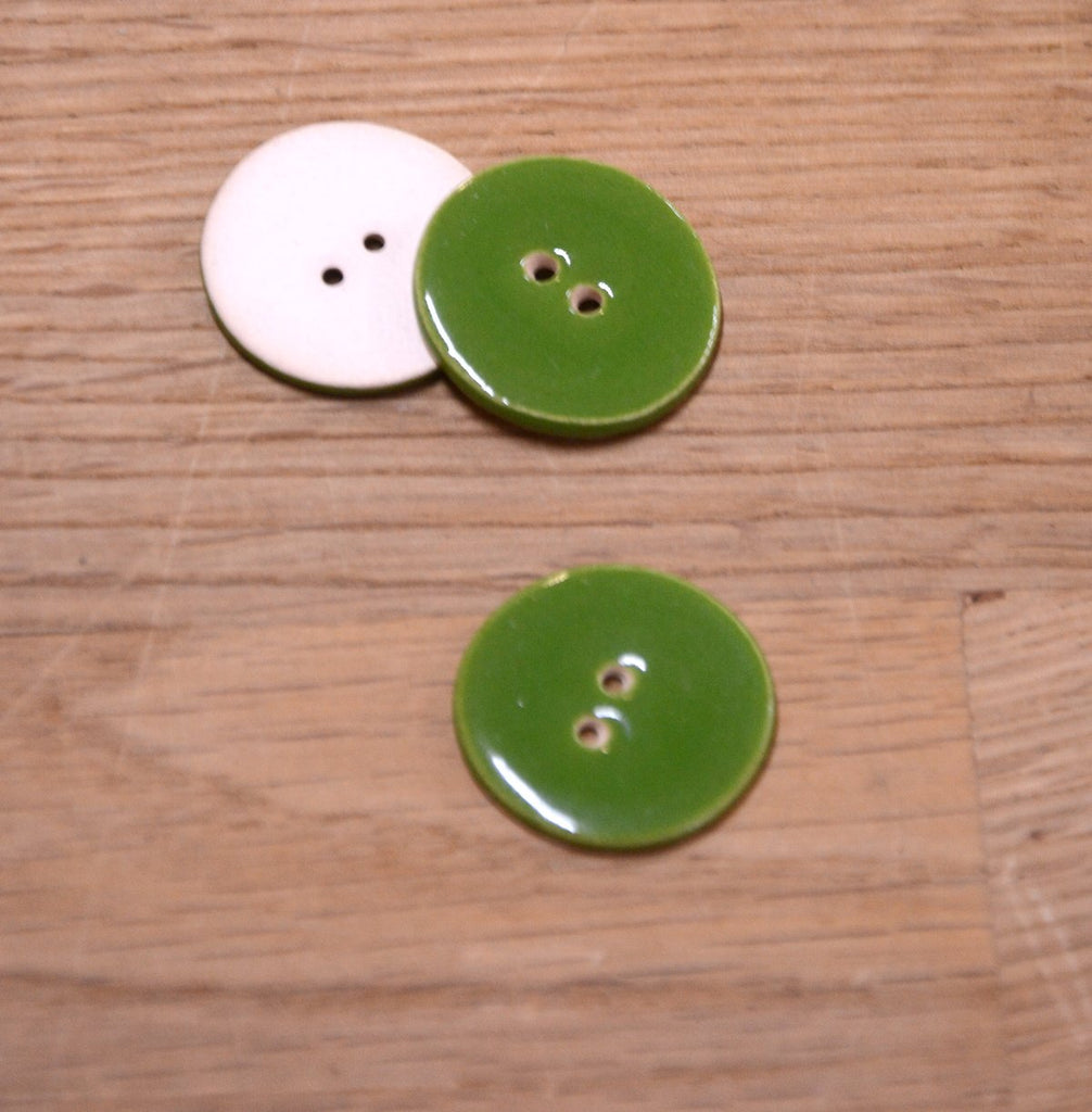 The Eternal Maker Buttons Ceramic Button - 25mm - Solid Apple Colour: Apple
