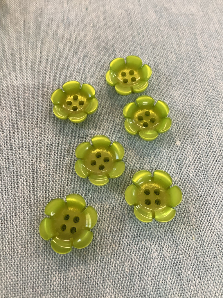 The Eternal Maker Buttons Petal Flower Button - Lime Green - 16mm