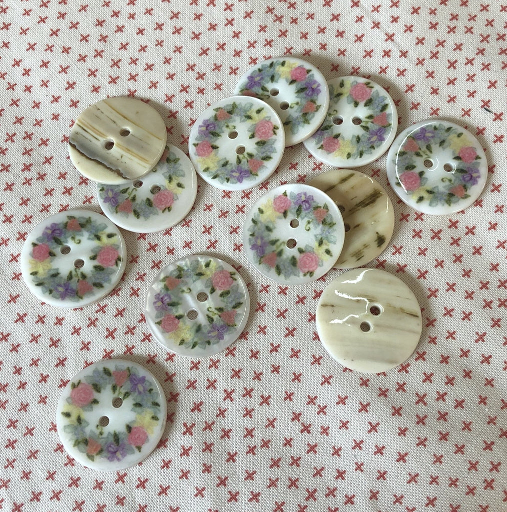 The Eternal Maker Buttons Pretty Floral Printed River Pearl Button - 24mm