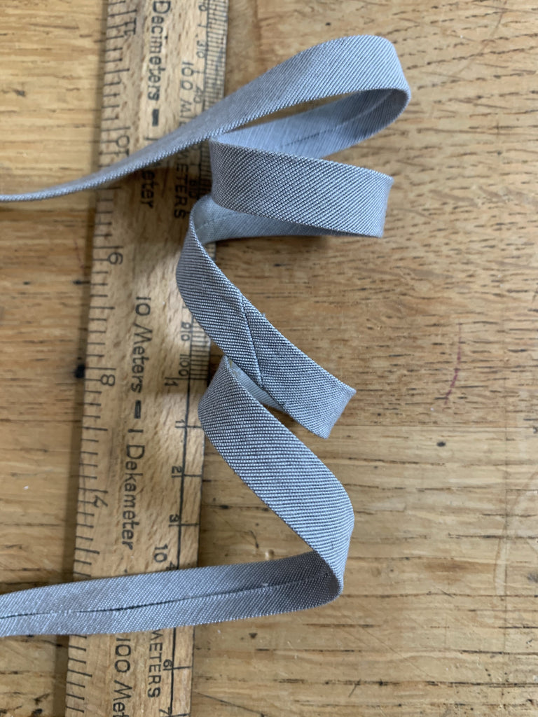 The Eternal Maker Ribbon and Trims Extra firm Grey Twill Bias Binding - 10mm -