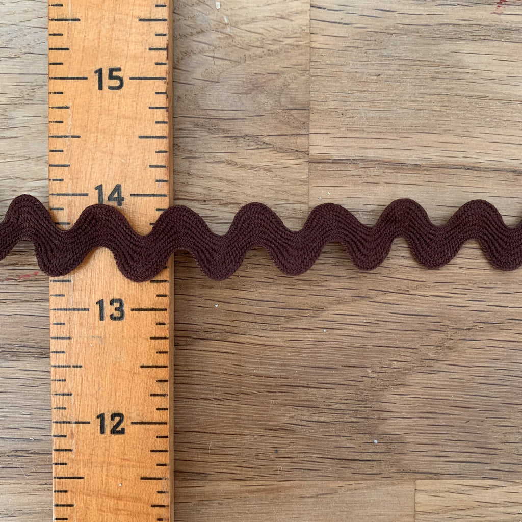 The Eternal Maker Ribbon and Trims Ric Rac - 10mm - Brown