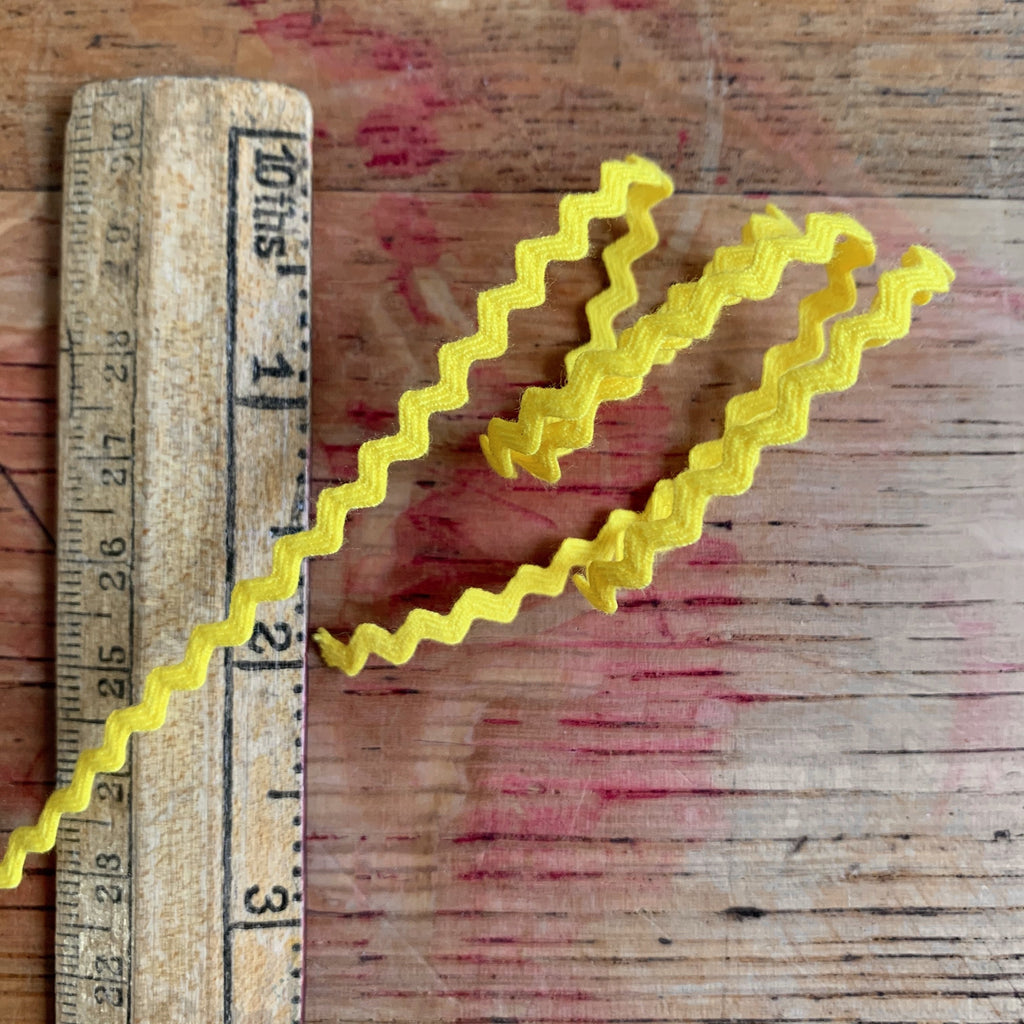 The Eternal Maker Ribbon and Trims Ric Rac - 3mm - Bright Yellow