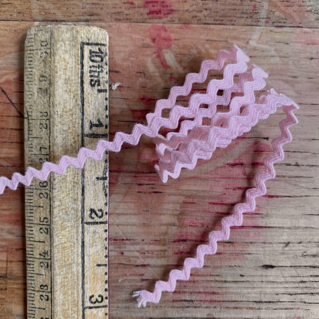 The Eternal Maker Ribbon and Trims Ric Rac - 3mm - Light Pink