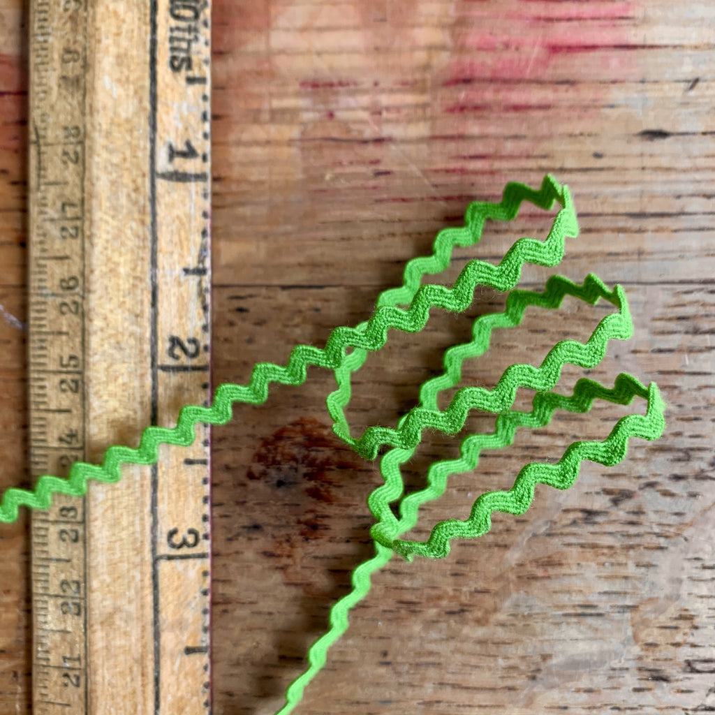 The Eternal Maker Ribbon and Trims Ric Rac - 3mm - Lime