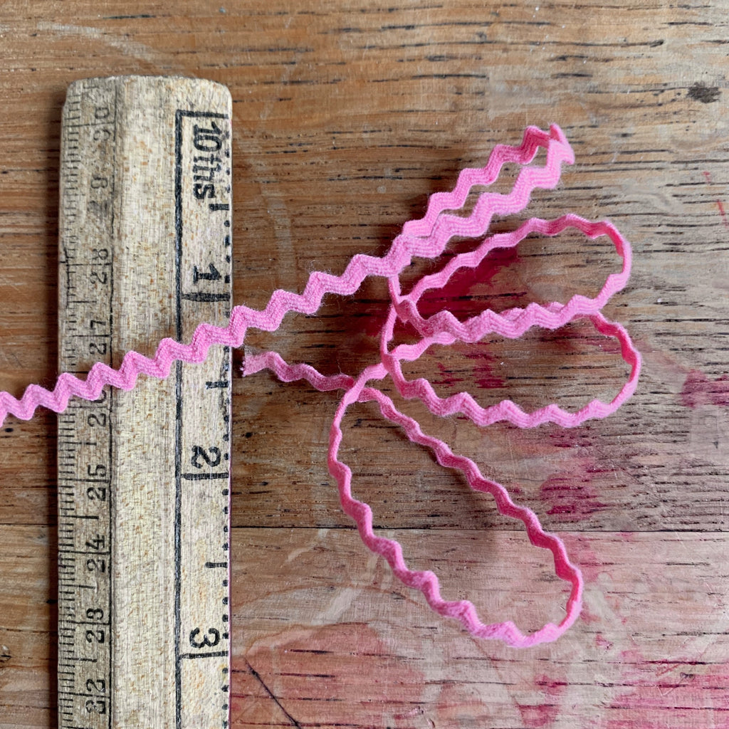 The Eternal Maker Ribbon and Trims Ric Rac - 3mm - Pink