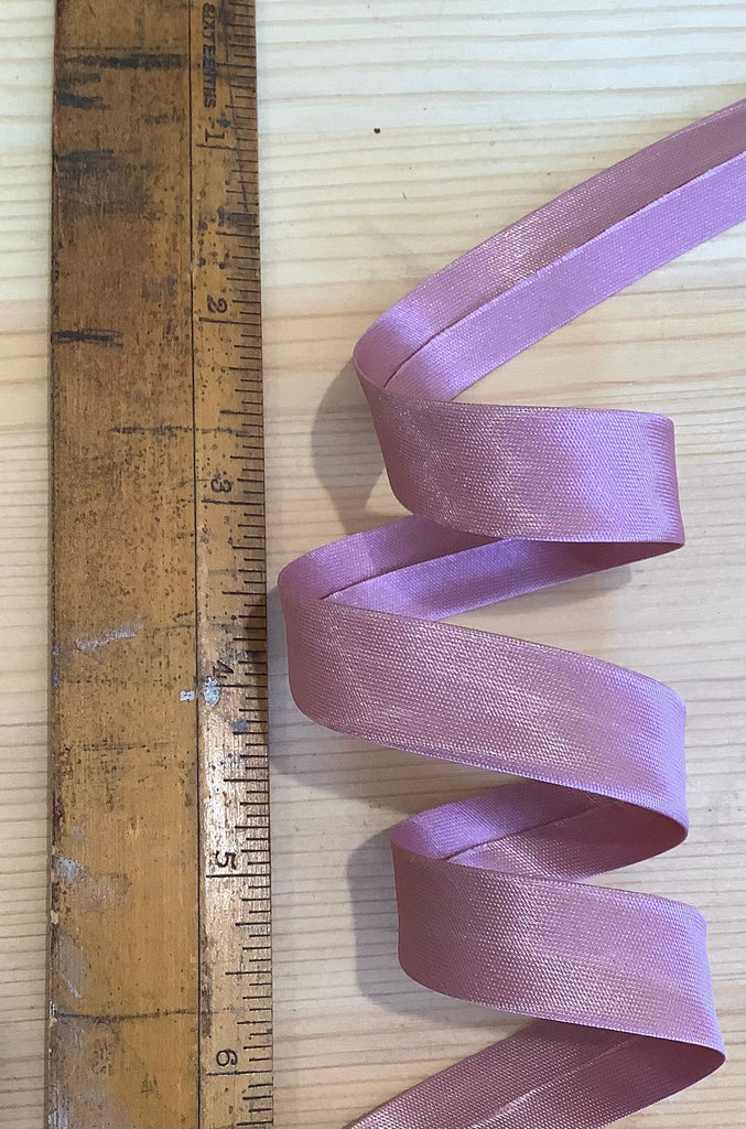 The Eternal Maker Ribbon and Trims Satin Bias Binding - 15mm - Dusky pink