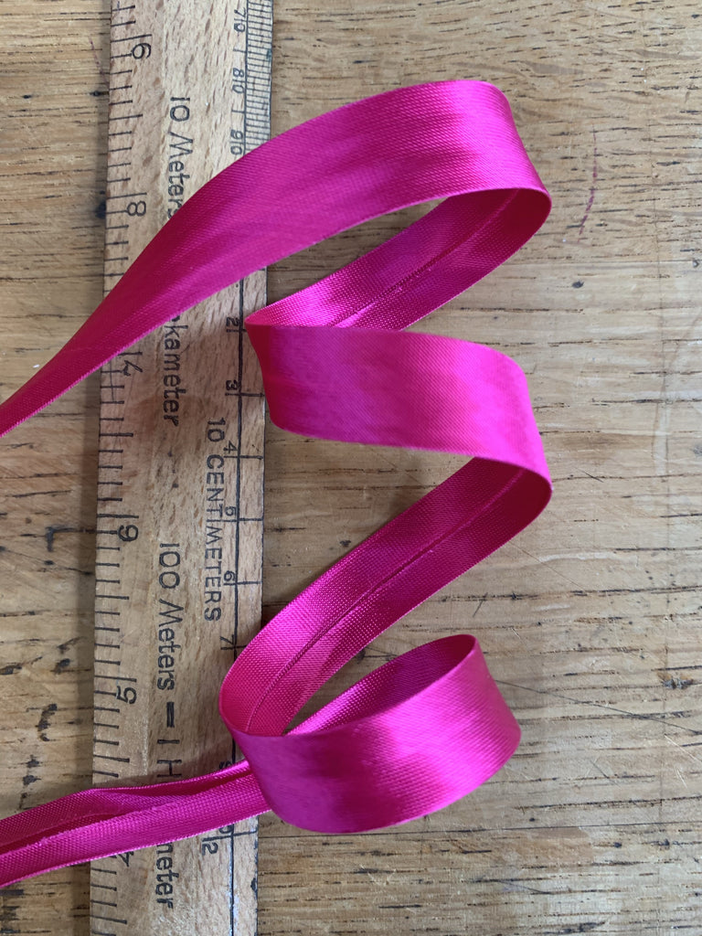 The Eternal Maker Ribbon and Trims Satin Bias Binding - 15mm - Hot pink