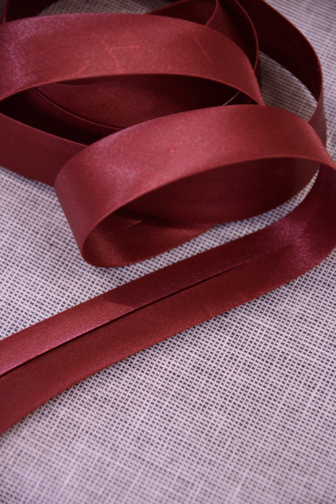 The Eternal Maker Ribbon and Trims Satin Bias Binding - 20mm - Crimson Red