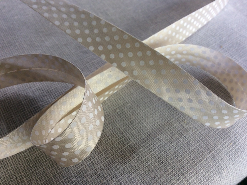 The Eternal Maker Ribbon and Trims Spotty Satin Bias Binding - 16mm - Cream
