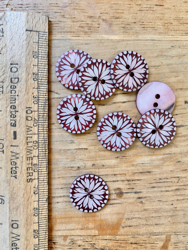 Unbranded Buttons Floral Lasered River Pearl Buttons - 18mm - Burgundy