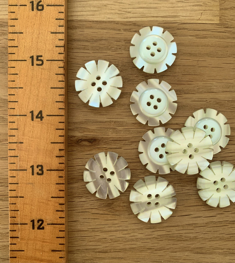 Unbranded Buttons Pearly Snowflake - 25mm - Mint