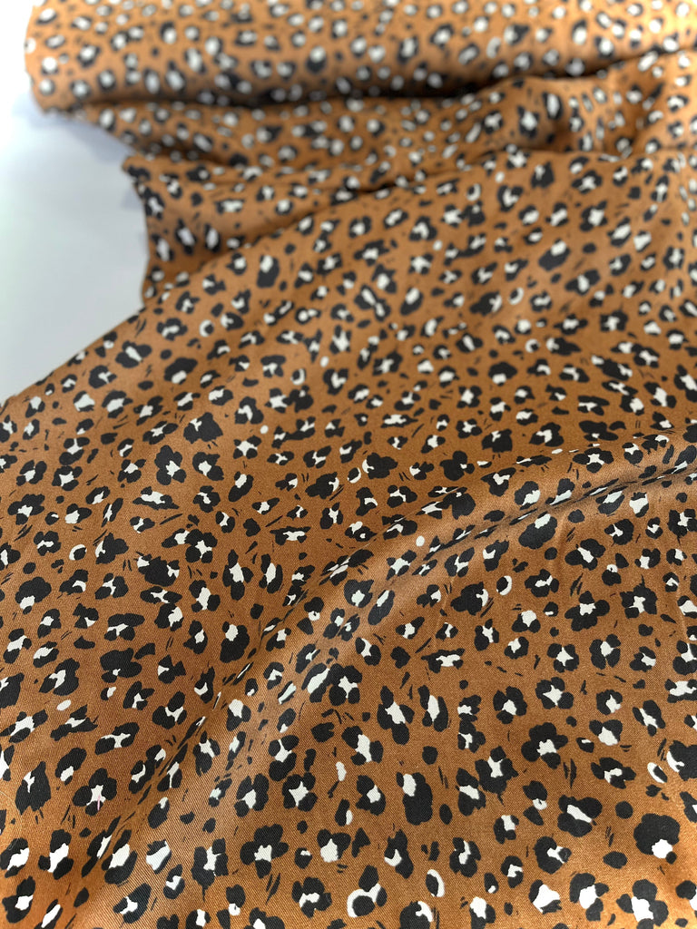 Unbranded Fabric Animal Print in Brown - Viscose Twill
