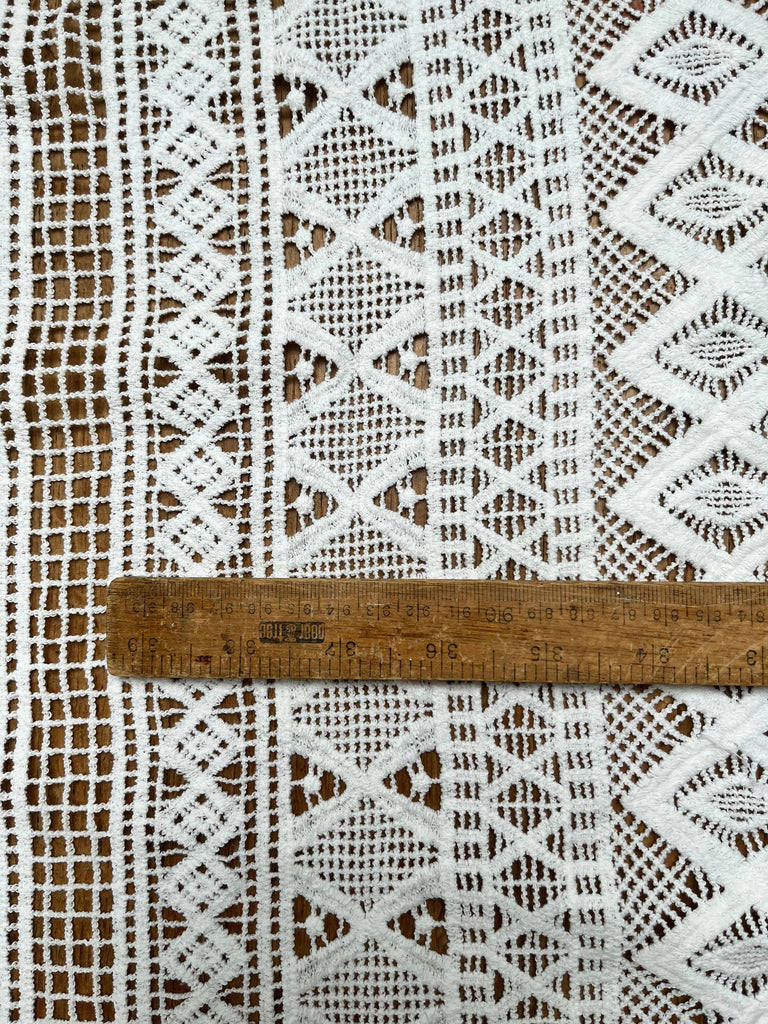 Unbranded Fabric Cleo - White Guipure Lace