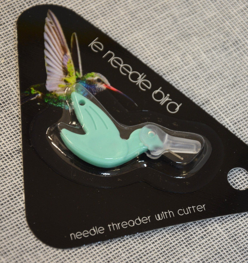 Unbranded Haberdashery The Needle Bird - Needle Threader with Cutter - Aqua