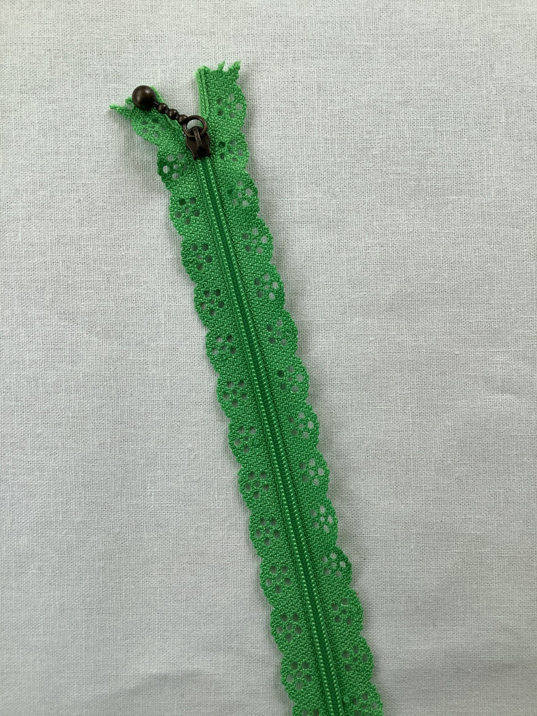 Unbranded Zippers Lace Edge Zip - Apple - 20cm